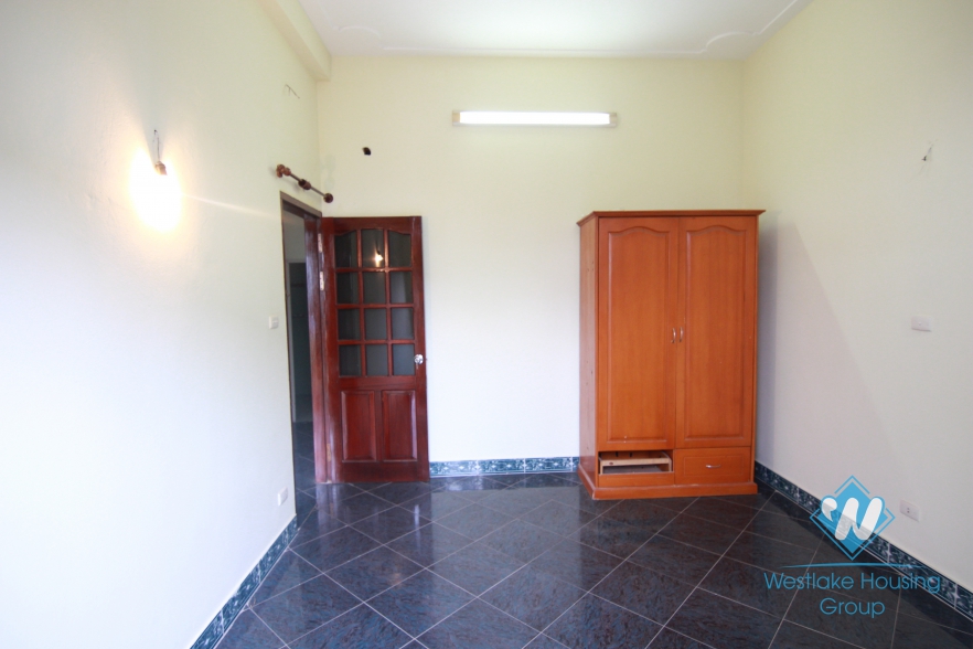 Unfurnished house for rent in Au Co street, Tay Ho district, Ha Noi